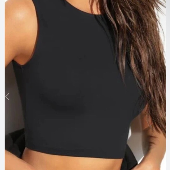 Perfect Basic Black Crop Top - Picture 4 of 4